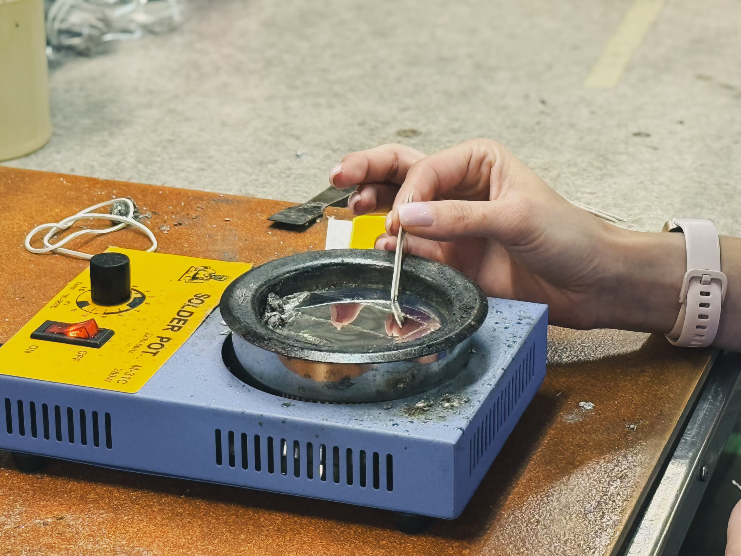 Cynowanie przewodów elektrycznych – zabezpieczenie przed korozją i poprawa przewodności