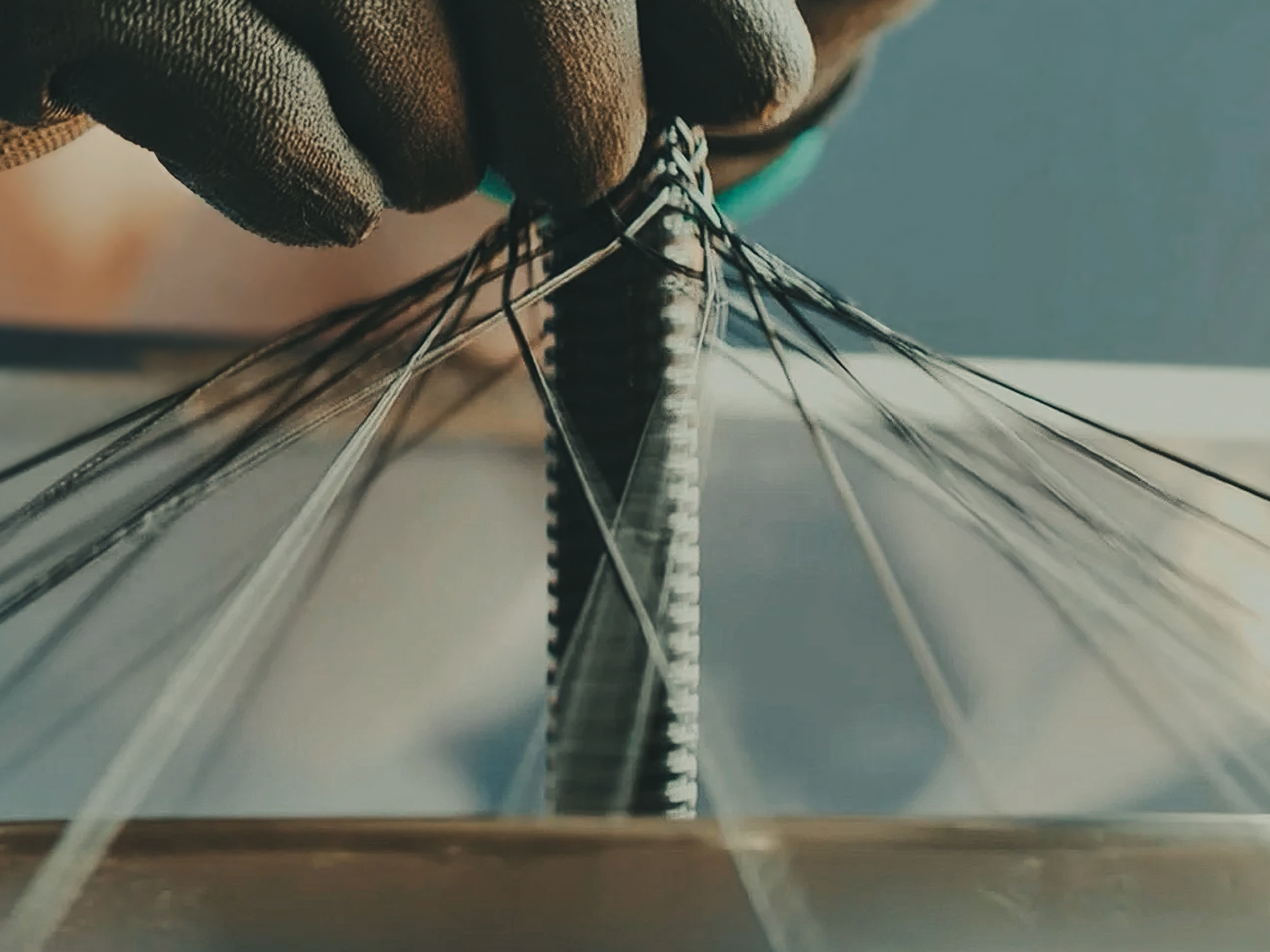 Proces oplatania przewodów – zabezpieczenie i estetyka wiązek elektrycznych